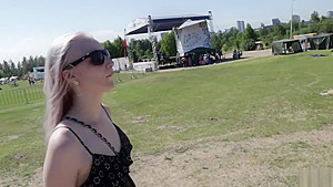 Great blowjob and swallow cum from a teenage girl on a city holiday!