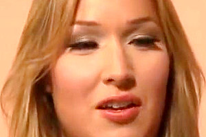 Guy discovers Khloe Harts little secret