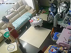 Hackers use the camera to remote monitoring of a lover's home life 607