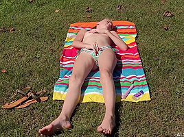 Hannah Hays - Solo