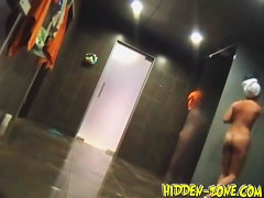 Hidden shower cam woman shaking cellulites booty