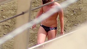 Homme maillot de bain debut dune raie