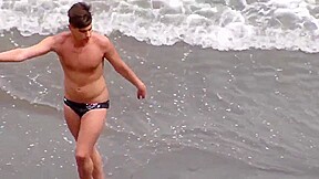 Homme maillot de bain debut dune raie