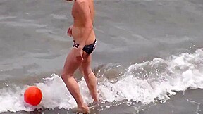 Homme maillot de bain debut dune raie
