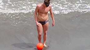 Homme maillot de bain debut dune raie
