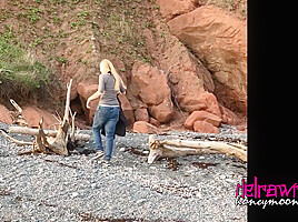 Honey Moon And Delirious Hunter - Amateur Couple Sex On The Beach (nova Scotia)