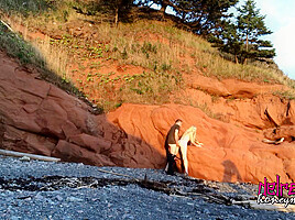Honey Moon And Delirious Hunter - Amateur Couple Sex On The Beach (nova Scotia)