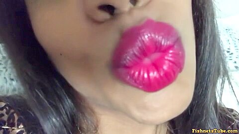 Hot Ebony Cougar Is Gonna Kiss Your Dickhead