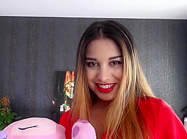 Hot Piece of Ass With Roxy Lips - HeavyOnHotties