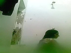 Hot bhabi shows all her curves while having a shower