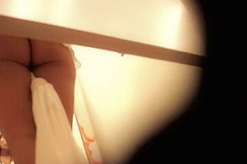 Hottie from changing room sex video flashes pantieless butt