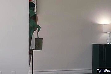 Hunk Drave Navarro Blows And Analed Sexy Ts Stepdaughter Khloe Kay