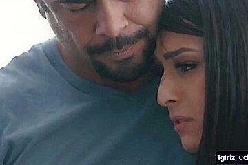 Hunk Drave Navarro Blows And Analed Sexy Ts Stepdaughter Khloe Kay