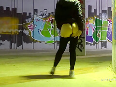 I Met A Hot Runner Girl In Dark Underpass And Sprayed Her Ass With Cum