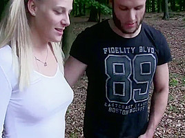 Im Wald zerfickt