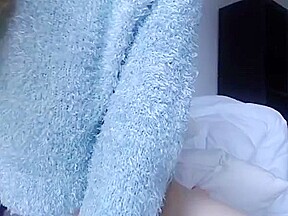 Ivory shemale pleasures herself