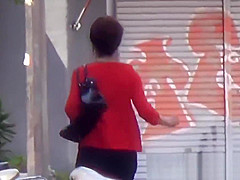 Japanese women expose pussies while peeing in public
