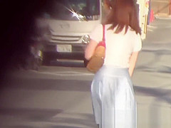 Japanese women expose pussies while peeing in public
