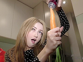 Jessi Masturbating With Vegetables