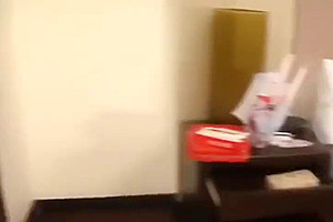 Ladyboy pizza delivery peeps on jerking client while waiting for the money