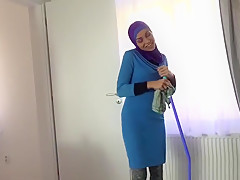 Lazy muslim maid gets hardcore double penetration