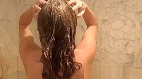 Lelu Love-Exfoliating Shower Hair Washing