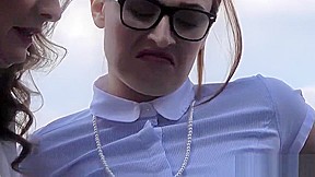 Lesbo strapon fucks brit