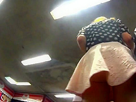 Long look at innocent babes ass upskirt