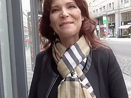 Lucky stranger fucks mature american MILF in ass in Prague for the money