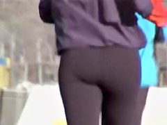 Marathoners are shaking their tight candid booties 08j