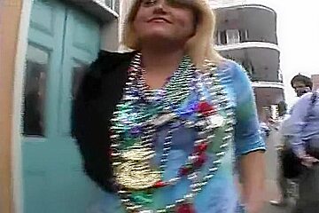 Mardi Gras pussy flashing