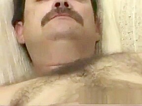 Mature Amateur Don Jacking Off