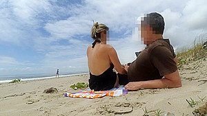 More Real Amateur Public Sex Risky on the Beach !!! People walking near