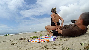 More Real Amateur Public Sex Risky on the Beach !!! People walking near