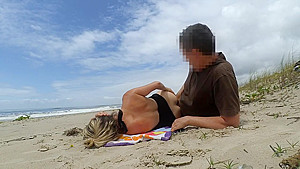 More Real Amateur Public Sex Risky on the Beach !!! People walking near