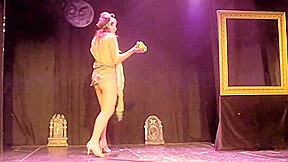Naked Performance Show Mein