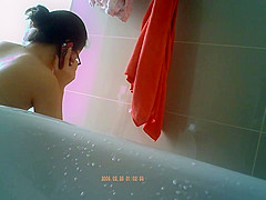 Nerdy asian naked in de shower