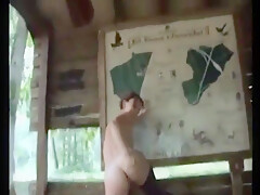 Nue Avec Un Sur Une Air Dautoroute