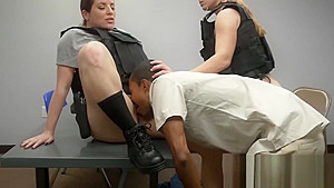 Officer Green pretends to be a slut in order to catch black criminal