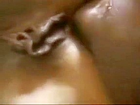 PERVERSE BRUNETTE MILF ASSFUCKED ANAL IN A TOILET TROIA bello duro per bene in fondo al culo e spac