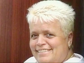 PERVERSE BRUNETTE MILF ASSFUCKED ANAL IN A TOILET TROIA bello duro per bene in fondo al culo e spac