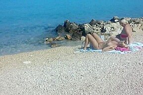 Pag junior sexy blonde flashing tits again
