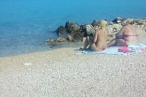 Pag junior sexy blonde flashing tits again