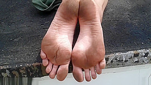Paula long toes