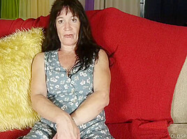 Sexy Granny Talks Dirty And Fucks Her Soaking Wet Pussy