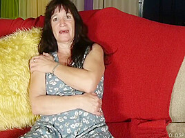 Sexy Granny Talks Dirty And Fucks Her Soaking Wet Pussy