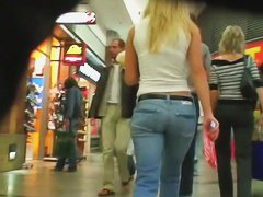Sexy booty in tight jeans get caught on the camera