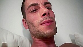Shane le vacia los huevos a Antonio
