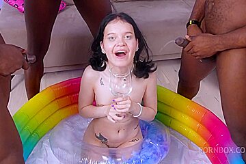 Skinny Pissing Girl - Marica Shanti