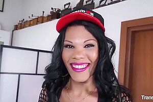 Slim Tranny Priscylla Gives A Hot With Priscylla Modella